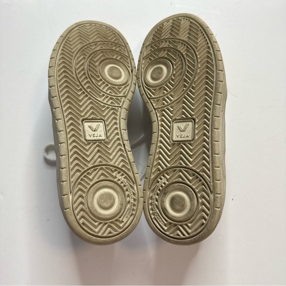 Veja White and Green Classic Sneakers - Picture 9 of 10